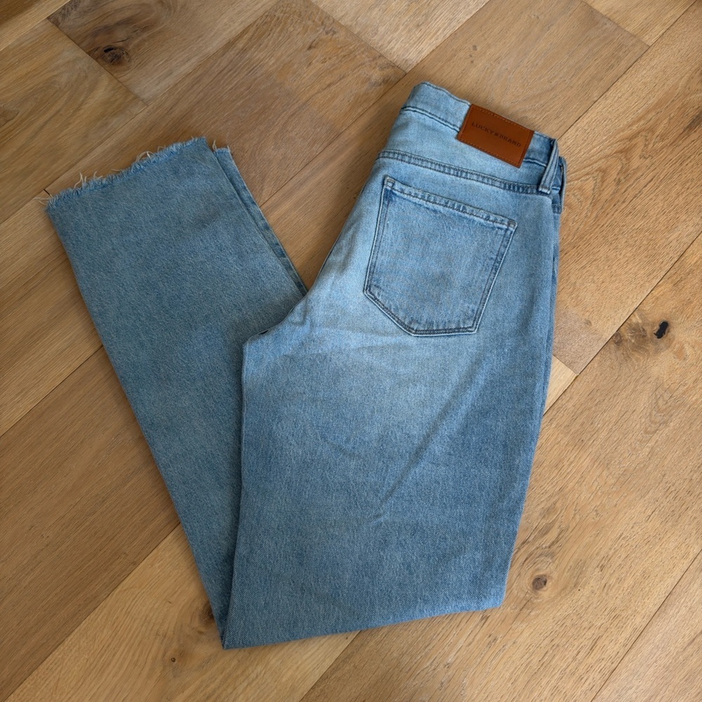 Lucky Brand Women’s Faded Blue Straight Jeans